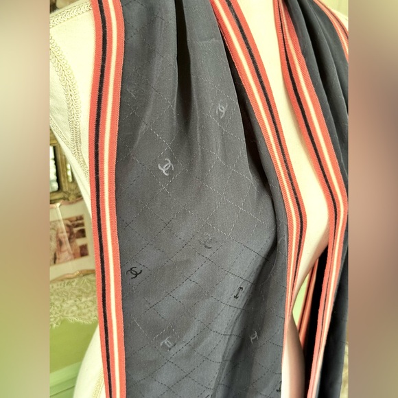 Chanel Silk & Wool Scarf Navy & Pink - Picture 3 of 10